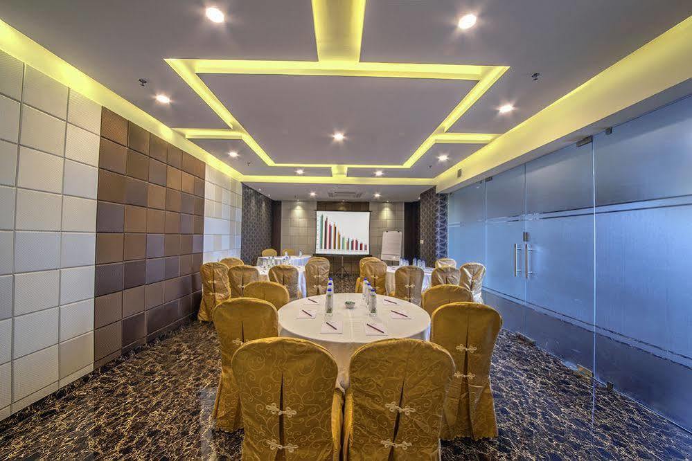The Fern Residency Kolkata Hotell Exteriör bild